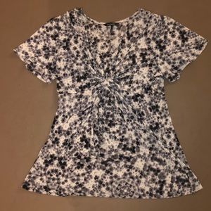 Daisy Fuentes Women’s Grayscale Patterned Shirt